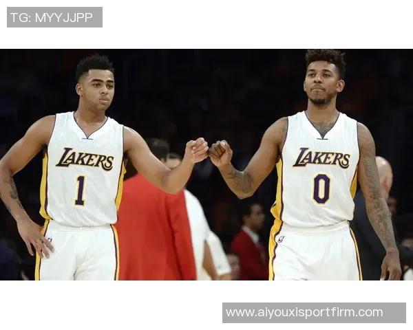 尼克杨批评托马斯布克自私不传球阿里纳斯同样如此